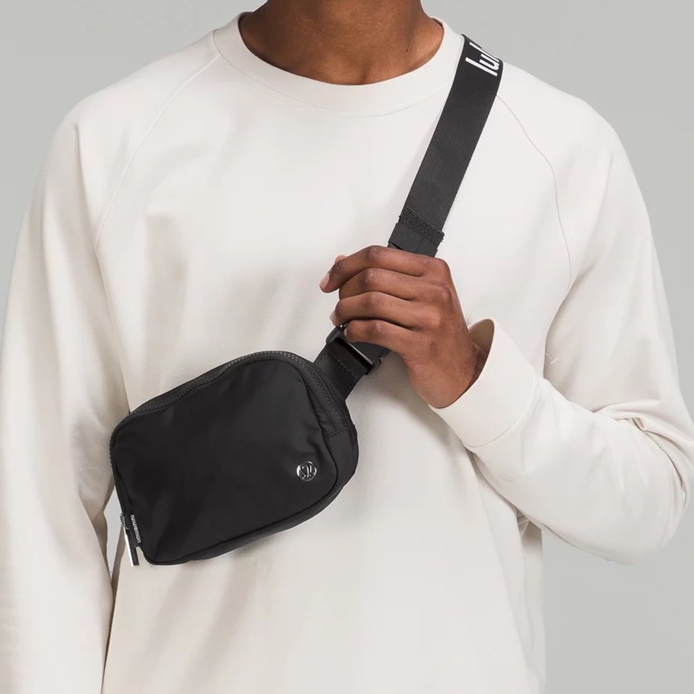 Lululemon Everywhere Belt Bag